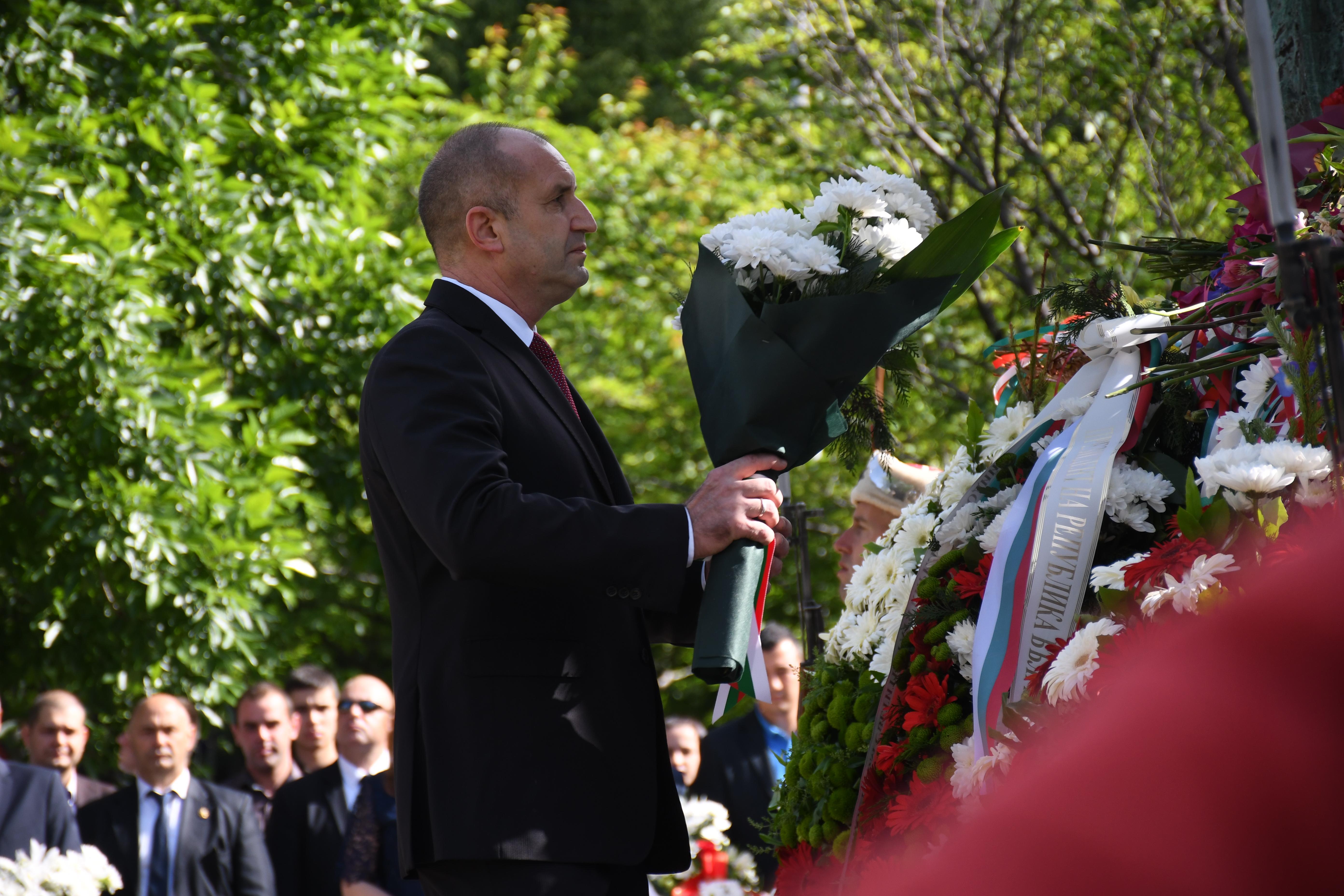 Президентът: България винаги е вървяла напред чрез просвета, знание и духовност